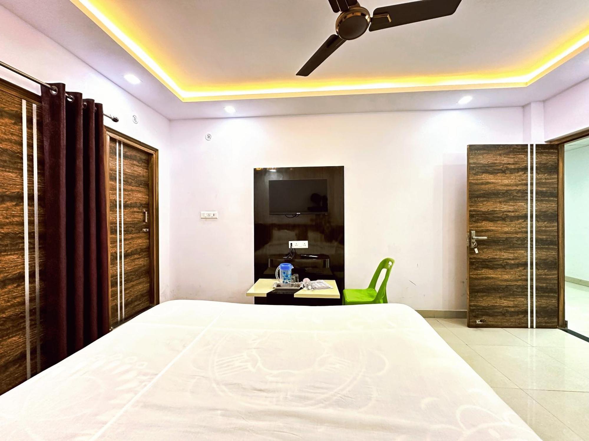 Hotel Pink Paradise โคราฆปุระ ภายนอก รูปภาพ
