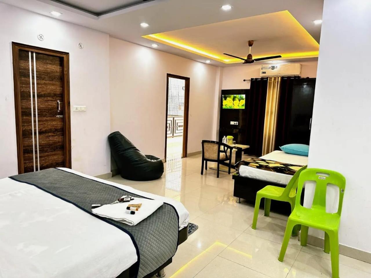 Hotel Pink Paradise โคราฆปุระ ภายนอก รูปภาพ